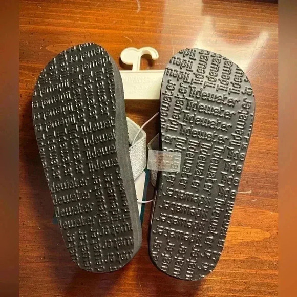 Toddler Size 11-12 Tidewater Silver Sparkling Loop Flip- Flops - Picture 2 of 7